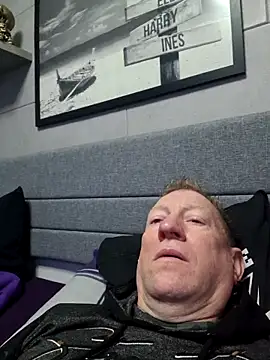 tomtom111111 online show from November 28, 2025, 1:25 pm