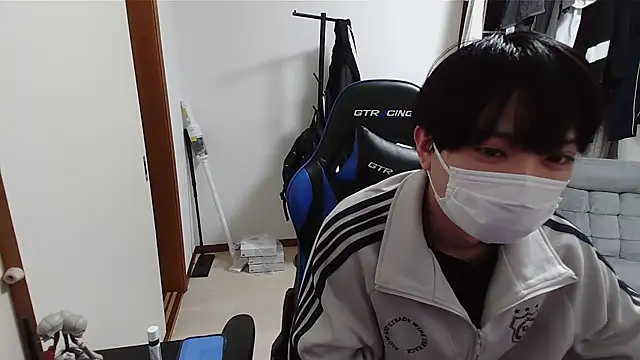 Snapshot of pychan chatting on March 1, 2026, 12:18 pm pychan online show from March 1, 2026, 12:18 pm