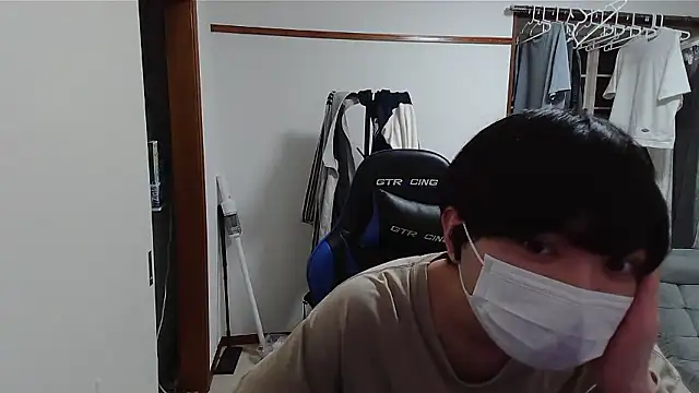 Snapshot of pychan chatting on April 5, 2026, 12:57 pm pychan online show from April 5, 2026, 12:57 pm
