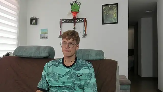 Snapshot of A_sexy_couple__ chatting on September 19, 2025, 7:03 pm A sexy couple   online show from September 19, 2025, 7:03 pm