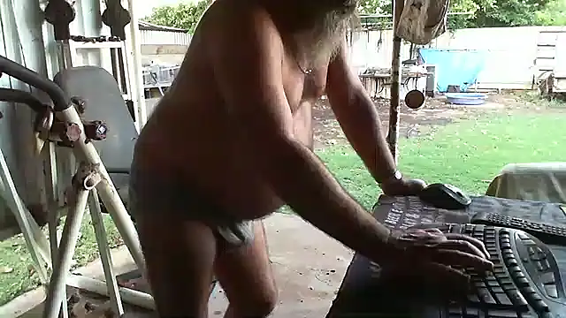 herbie010666 online show from February 1, 2025, 8:50 am