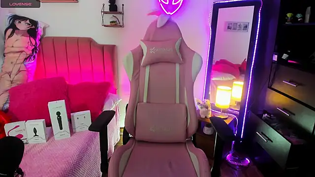 lilly sweett online show from January 13, 2025, 6:06 am