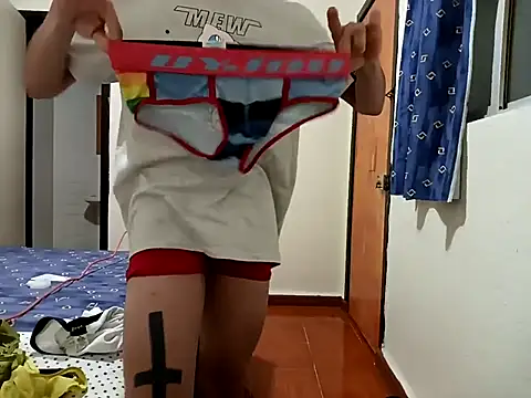 Snapshot of Latinopervs chatting on February 18, 2025, 7:10 am Latinopervs online show from February 18, 2025, 7:10 am