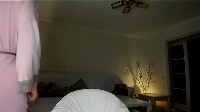 Snapshot of Butterfly-_ chatting on December 6, 2024, 8:37 am Butterfly- online show from December 6, 2024, 8:37 am