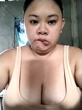 Snapshot of curvee_Kyra chatting on February 24, 2026, 11:47 pm curvee Kyra online show from February 24, 2026, 11:47 pm