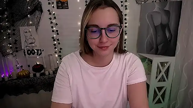 SweetPrincess  online show from November 4, 2025, 8:13 am