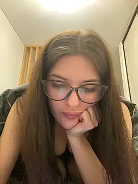 little belucci online show from February 3, 2025, 5:24 pm