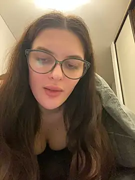 little belucci online show from February 8, 2025, 8:10 pm