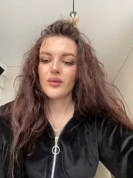 little belucci online show from February 16, 2025, 1:38 pm