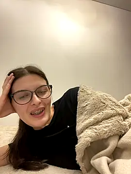 little belucci online show from November 4, 2025, 6:07 pm