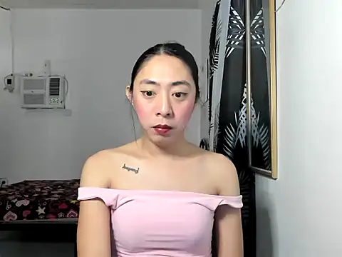 ErikaJayne4u online show from February 5, 2026, 5:01 am