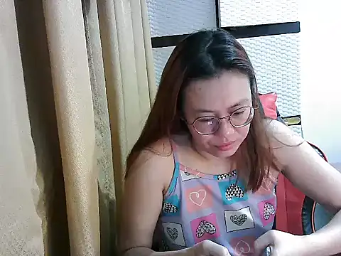 crizzybel online show from November 16, 2025, 2:39 am