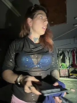 prettypurplep online show from December 1, 2025, 7:24 am