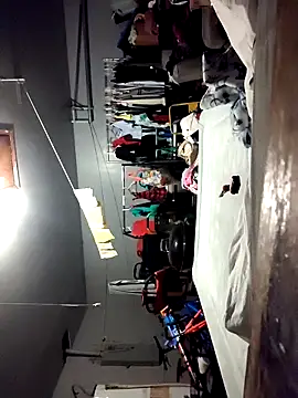 prettypurplep online show from December 2, 2025, 7:25 am