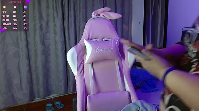 Snapshot of Keyla01_ chatting on November 8, 2025, 11:43 am Keyla01 online show from November 8, 2025, 11:43 am