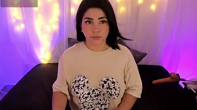 lucy26  online show from September 23, 2025, 1:52 am