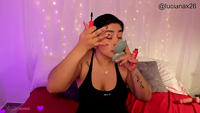 lucy26  online show from November 12, 2025, 3:29 am