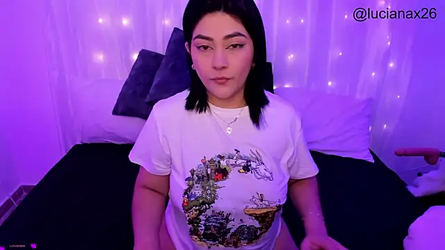 lucy26  online show from November 19, 2025, 3:17 am