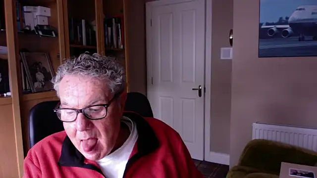 Snapshot of Oldpistolpete chatting on February 20, 2025, 10:16 am Oldpistolpete online show from February 20, 2025, 10:16 am