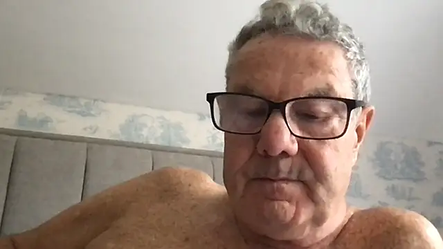 Snapshot of Oldpistolpete chatting on November 4, 2025, 10:03 am Oldpistolpete online show from November 4, 2025, 10:03 am