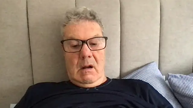 Snapshot of Oldpistolpete chatting on November 5, 2025, 10:04 am Oldpistolpete online show from November 5, 2025, 10:04 am