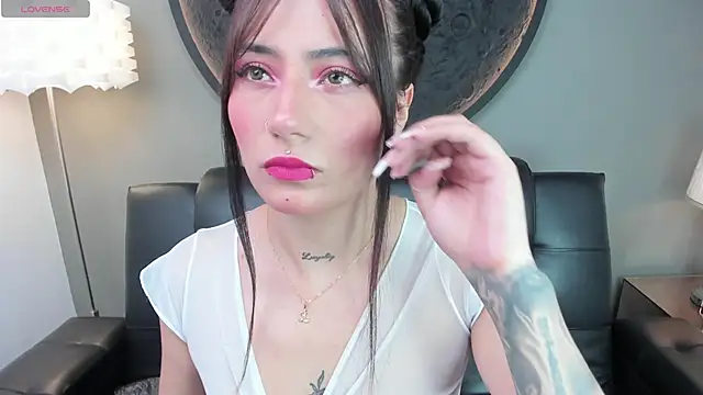 Snapshot of miss_sharlotte18 chatting on January 3, 2025, 6:03 pm miss sharlotte18 online show from January 3, 2025, 6:03 pm