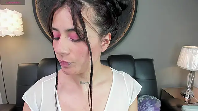Snapshot of miss_sharlotte18 chatting on January 3, 2025, 9:05 pm miss sharlotte18 online show from January 3, 2025, 9:05 pm