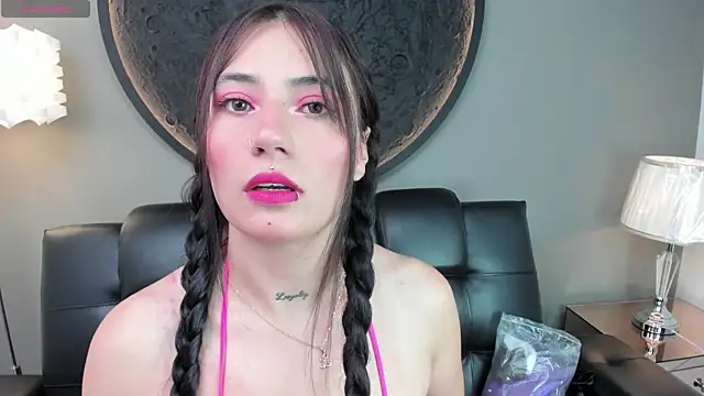 Snapshot of miss_sharlotte18 chatting on January 4, 2025, 6:09 pm miss sharlotte18 online show from January 4, 2025, 6:09 pm