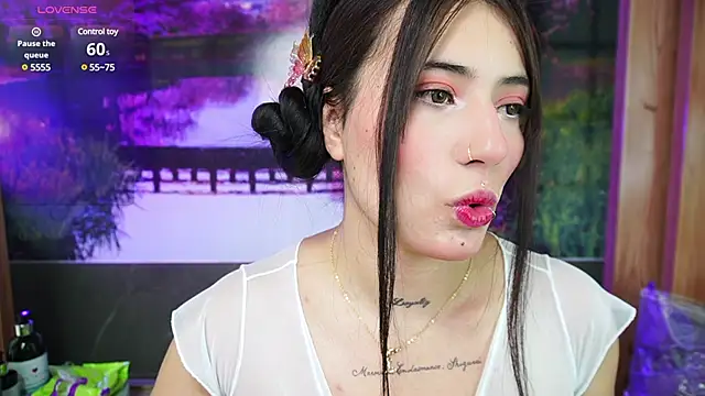 Snapshot of miss_sharlotte18 chatting on January 31, 2025, 1:23 pm miss sharlotte18 online show from January 31, 2025, 1:23 pm