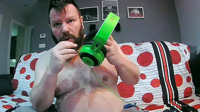 txan9876 online show from January 3, 2025, 1:47 pm