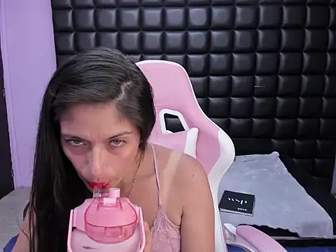 Snapshot of AnnyMilet_ chatting on November 7, 2025, 11:05 pm AnnyMilet online show from November 7, 2025, 11:05 pm