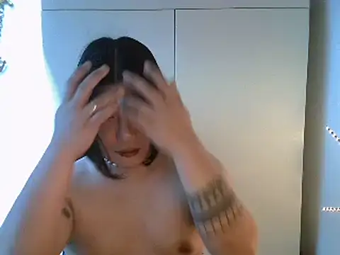 Snapshot of StrawberryWine07 chatting on February 9, 2025, 6:54 am StrawberryWine07 online show from February 9, 2025, 6:54 am