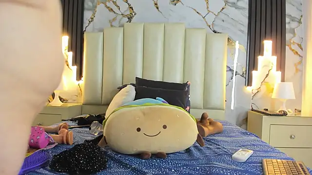 mollieblue69 online show from March 9, 2025, 2:50 am