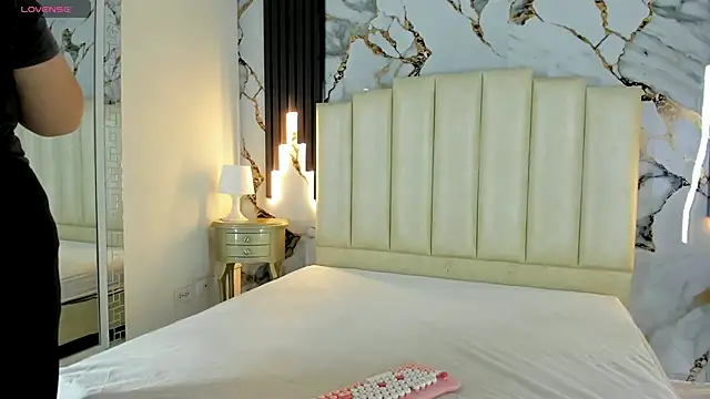 mollieblue69 online show from September 16, 2025, 1:01 pm