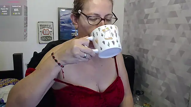 Chayla Ruiz online show from September 9, 2025, 12:15 pm