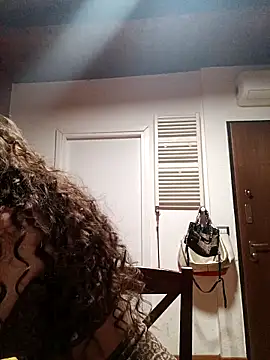 CurlyElisa online show from April 7, 2026, 10:53 pm