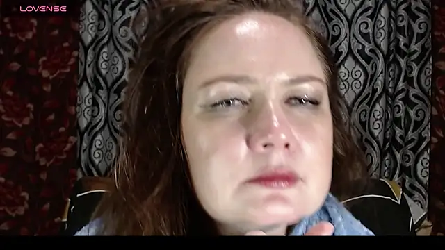 EmilyDoth online show from November 10, 2025, 2:27 pm