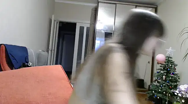 KiraGoldens online show from February 21, 2025, 1:33 pm