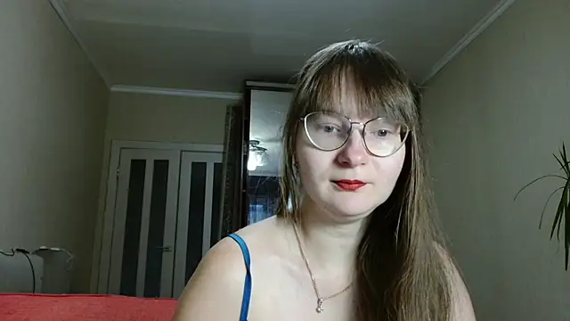 KiraGoldens online show from October 15, 2025, 5:51 am