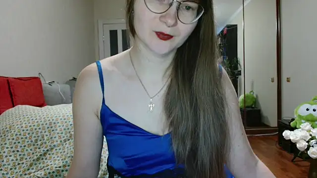 KiraGoldens online show from November 9, 2025, 6:23 am