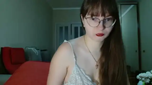 KiraGoldens online show from March 18, 2026, 5:43 am