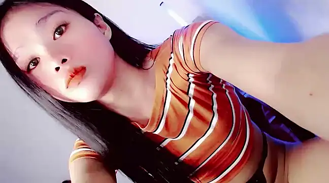 amomentoflust69 online show from January 18, 2025, 5:20 am