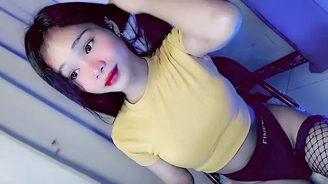 amomentoflust69 online show from February 17, 2026, 5:04 am