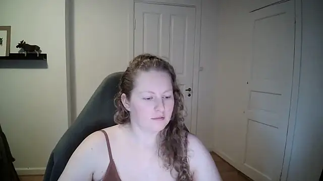 Girlnina-1995 online show from January 3, 2025, 1:14 pm