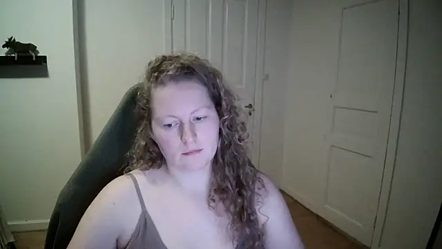 Girlnina-1995 online show from January 8, 2025, 3:39 pm