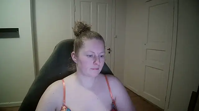 Girlnina-1995 online show from January 22, 2025, 4:02 pm