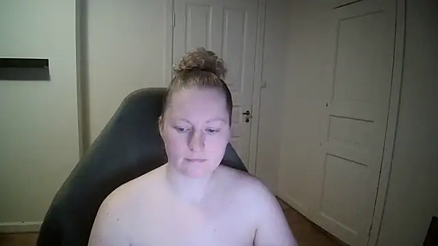 Girlnina-1995 online show from January 26, 2025, 2:52 pm