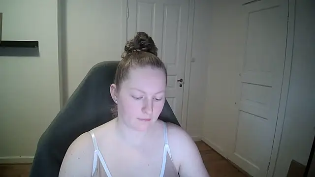 Girlnina-1995 online show from February 5, 2025, 10:41 am