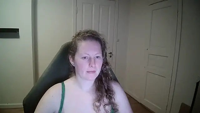 Girlnina-1995 online show from February 10, 2025, 9:04 pm