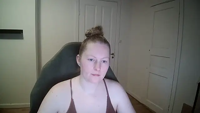 Girlnina-1995 online show from February 13, 2025, 11:28 am